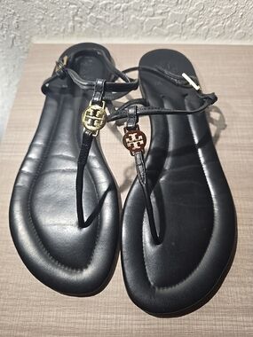 Tory Burch Emmy Black Leather Flat TStrap Sandals Gold Logo Medallion Size 9.5 M